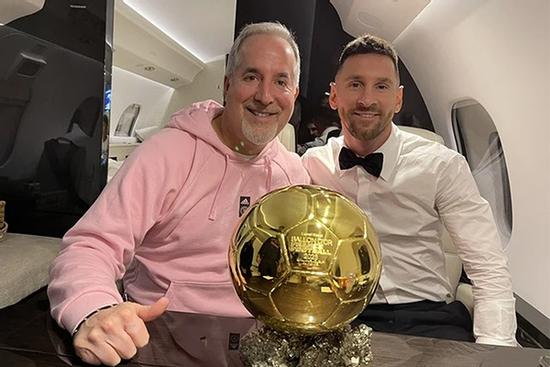 Lionel Messi nhận đãi ngộ đặc biệt sau khi giành Quả bóng vàng