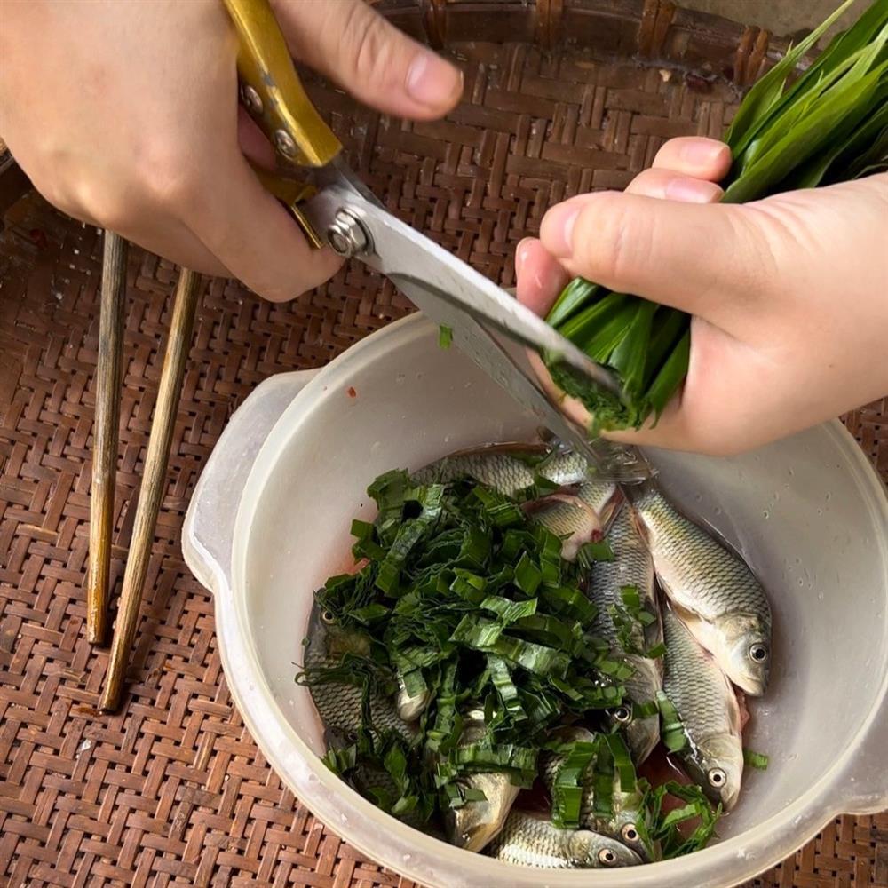 Bánh chưng nhân cá chép của người Tày ở Bắc Kạn: Hương vị có bị tanh nồng?-2