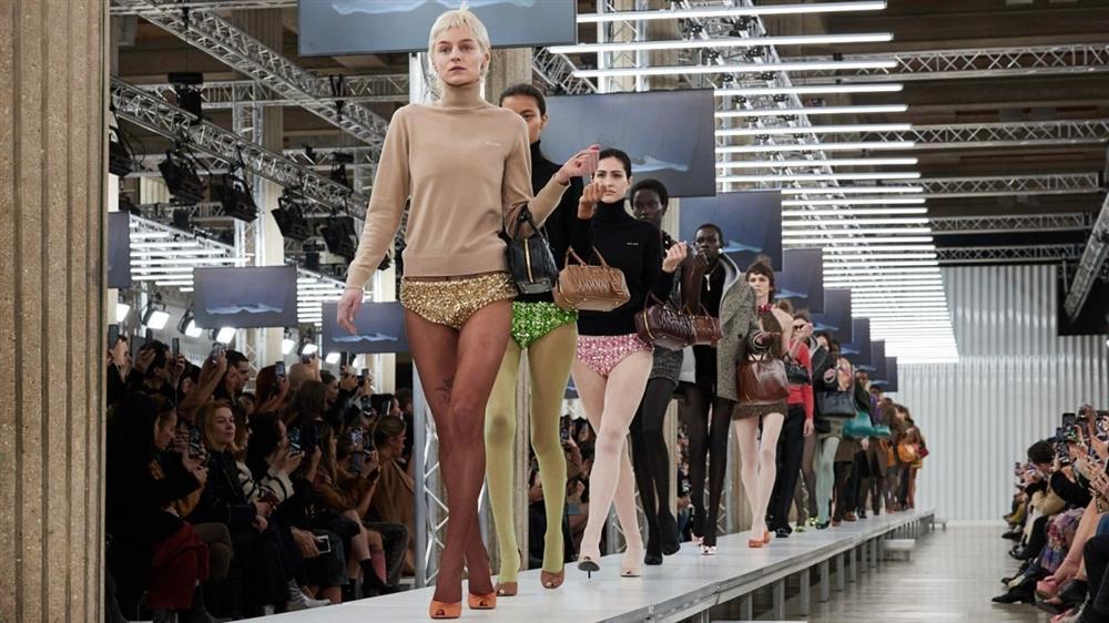 Sự trỗi dậy của xu hướng mặc quần lót ra đường-1