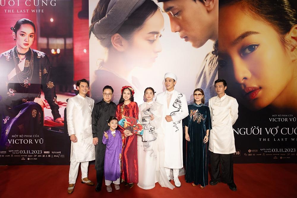 Kaity Nguyễn che mắt khi xem cảnh nóng của chính mình-4