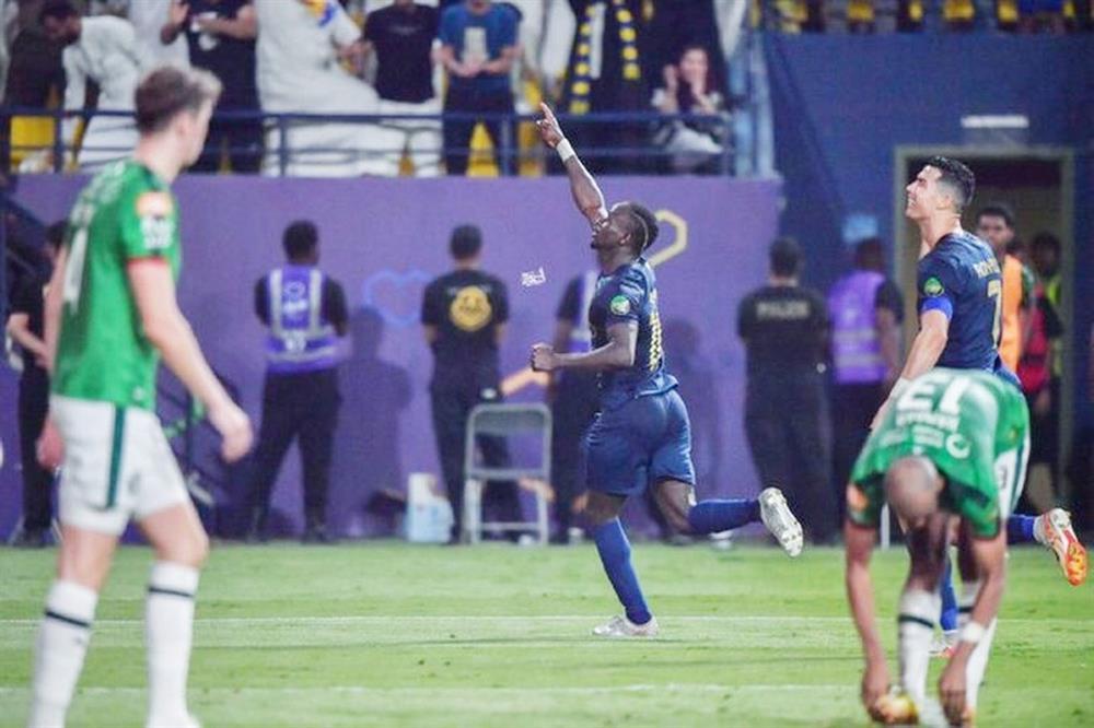 Ronaldo nhận thẻ vàng, phản ứng trọng tài trong ngày Al Nassr chiến thắng-2