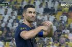 Ronaldo nhận thẻ vàng, phản ứng trọng tài trong ngày Al Nassr chiến thắng