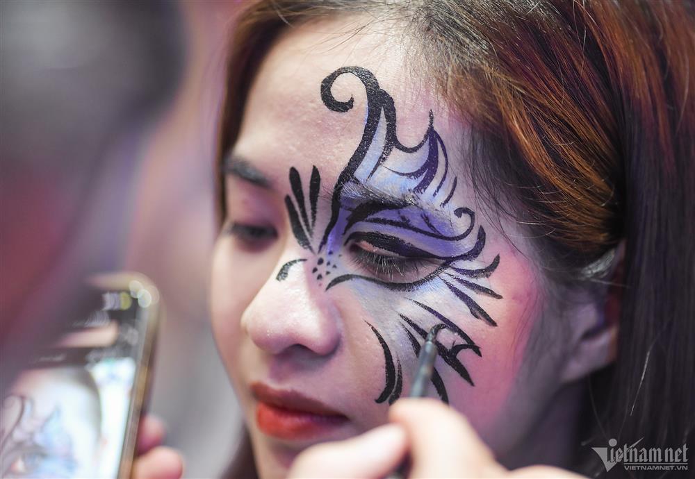 Dị nhân và ma quái náo loạn phố đi bộ Nguyễn Huệ đêm Halloween-15