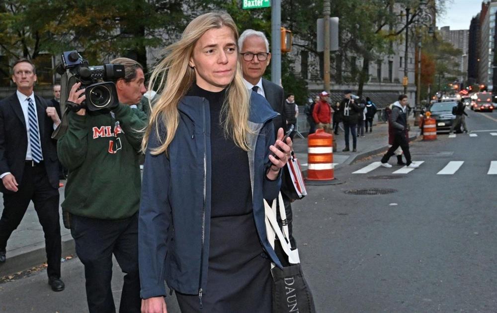 Tài tử Taxi Driver bị kiện ra tòa vì lăng mạ và đòi nữ trợ lý... gãi lưng-2