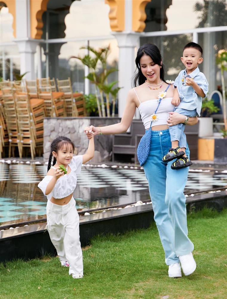 Diệp Lâm Anh hạnh phúc tổ chức sinh nhật đơn sơ cho hai con tại gia-6