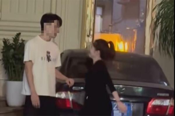 Drama đánh ghen cháy má ở Nhà hát Nghệ thuật đương đại Việt Nam: Người vợ ngồi trên xe khóc 1 tiếng đồng hồ-1