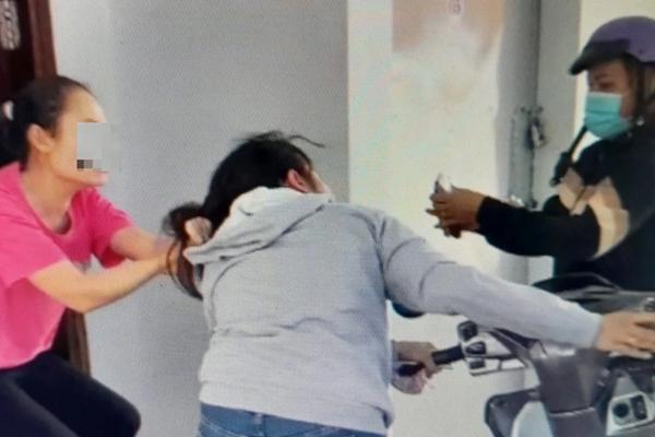 Chị gái móc họng em ruột và cháu để trục quỷ khiến hai người tử vong-3