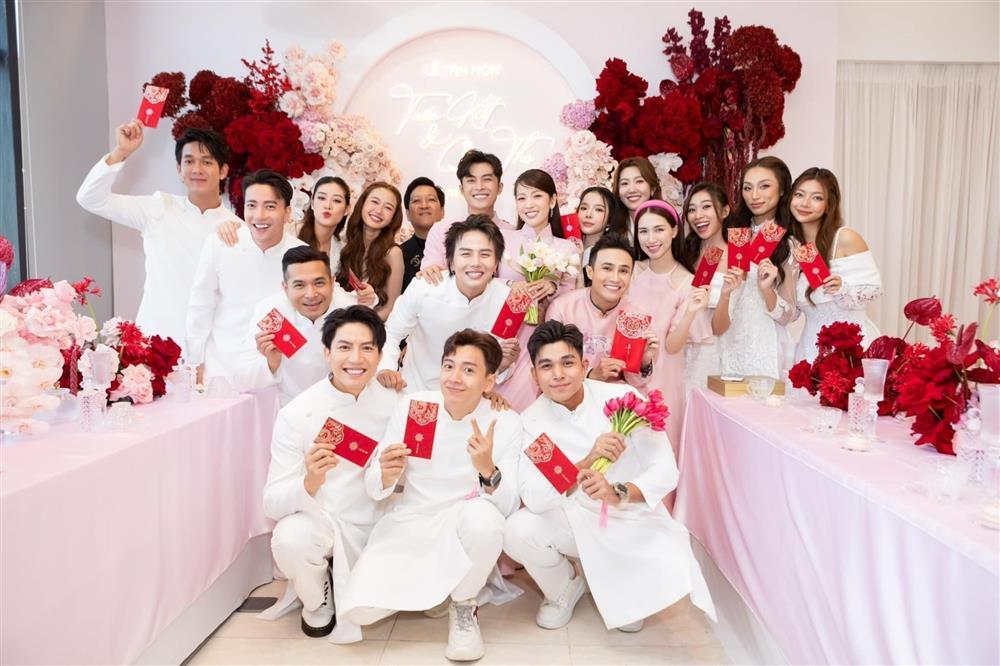 Hòa Minzy lên tiếng về việc làm mẹ đơn thân mà đi bê tráp lễ tân hôn Puka: Bé biết thân biết phận mà-2