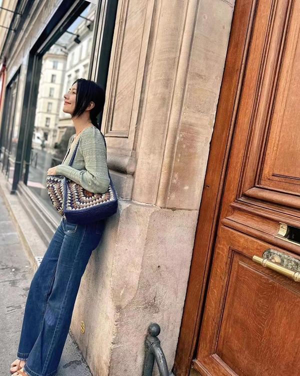 Cao Viên Viên diện đồ đơn giản vẫn sành điệu và trẻ trung ở tuổi 44-4