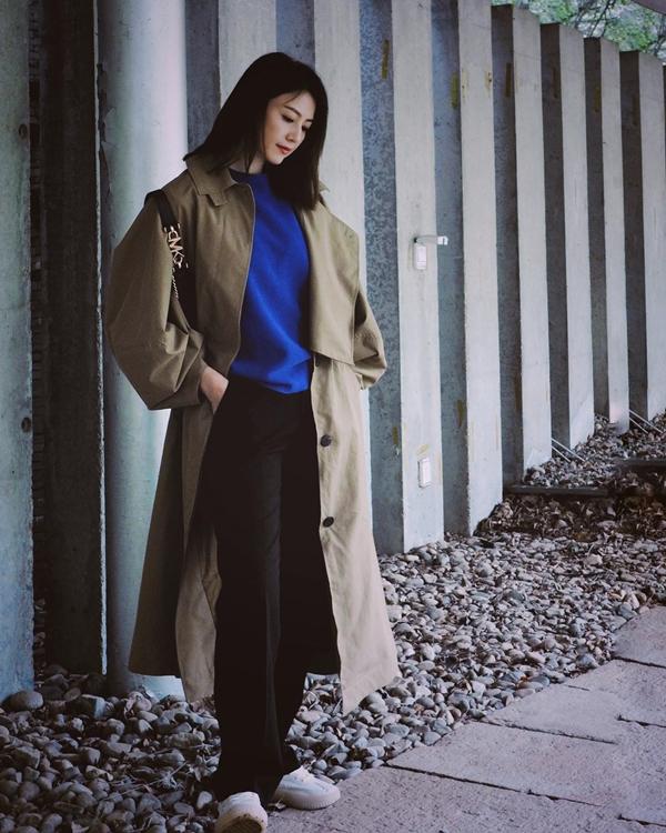 Cao Viên Viên diện đồ đơn giản vẫn sành điệu và trẻ trung ở tuổi 44-7