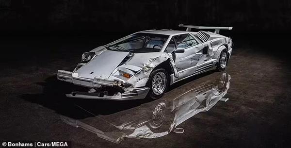 Đấu giá xe mốp méo mà Leonardo DiCaprio từng lái trong Sói Già Phố Wall-2