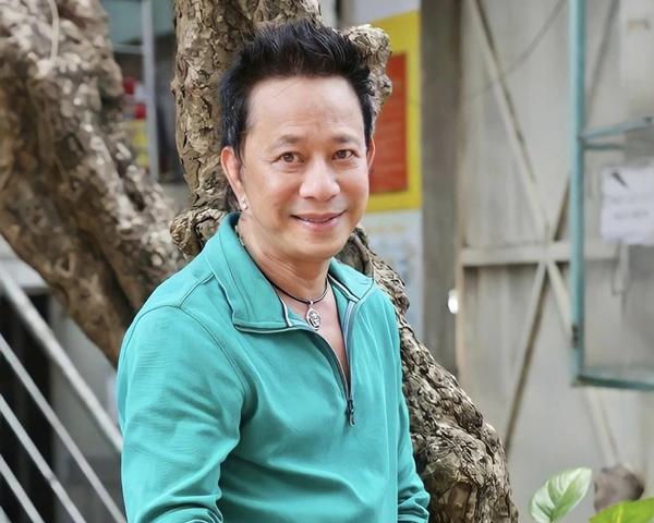 Danh hài Bảo Chung: U70 bên vợ kém 29 tuổi, bán cơm tấm nuôi con nhỏ-1