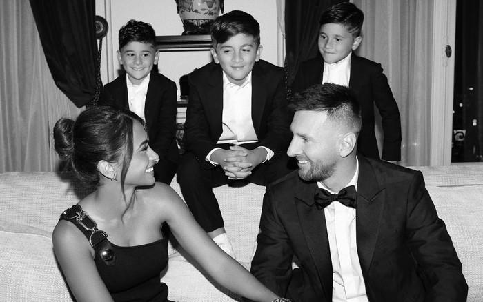 Bức ảnh Messi và bà xã Antonela tình tứ trước mặt 3 con nhận 6 triệu tim sau một giờ-1