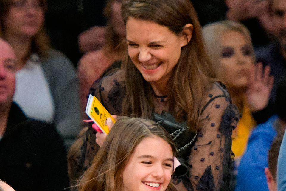 Katie Holmes đã nuôi dạy con gái Suri trở thành một cô bé sống giản dị như thế nào?-3