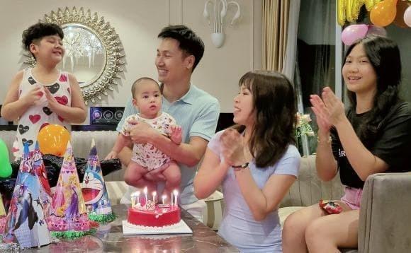 Mạnh Trường kỷ niệm 15 năm cưới bên tổ ấm nhỏ, các nhóc tỳ được nhận xét là bản sao của bố-4