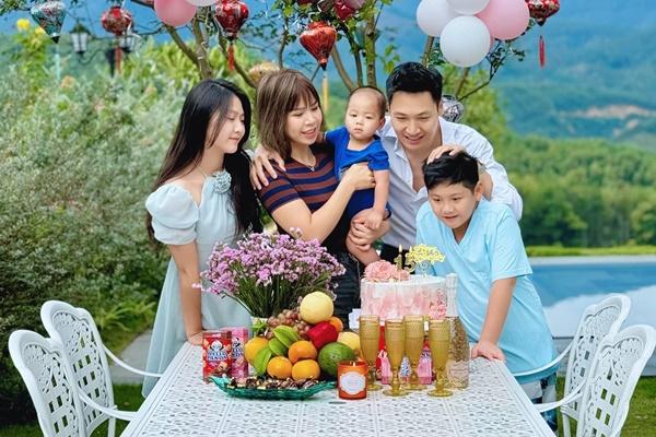 Phản ứng bất ngờ của bà xã Mạnh Trường khi xem chồng tình tứ cầu hôn bạn diễn-3