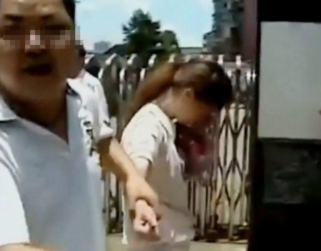 Vợ mất tích 1 tháng, chồng báo cảnh sát nhưng camera tố chuyện sốc nhà hàng xóm-1