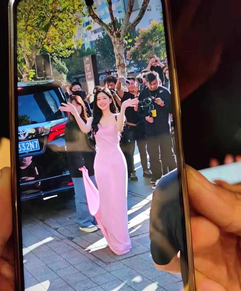 Triệu Lộ Tư đẹp hút mắt trong ảnh cam thường-7