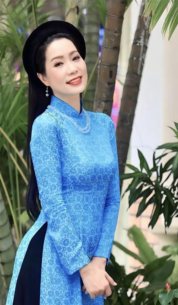 Á hậu duy nhất được xét NSND: Từng sống ở Mỹ 2 năm, được chồng yêu chiều-2