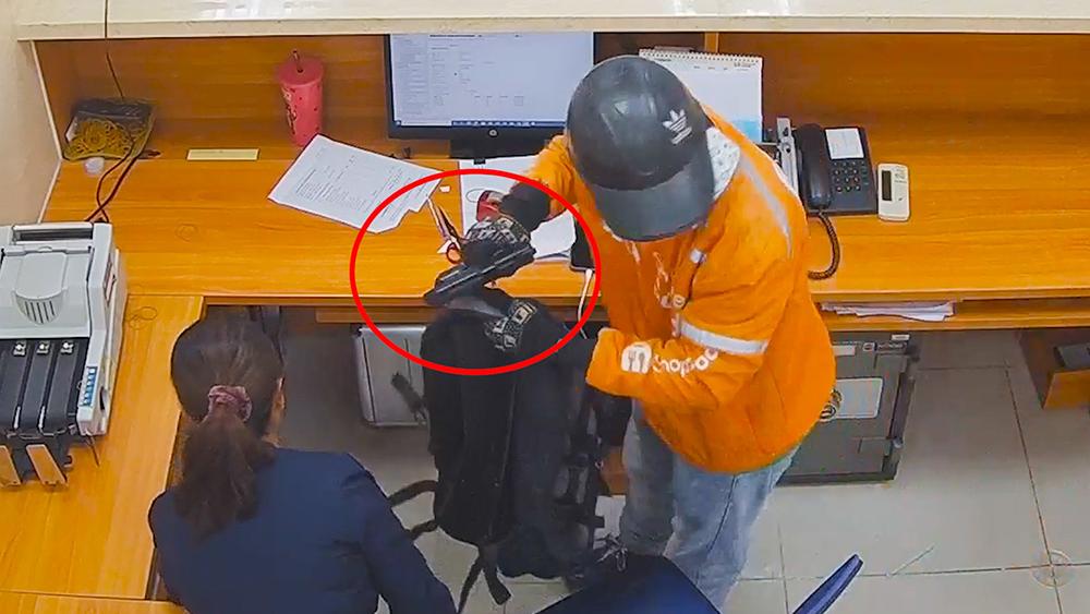 Khởi tố 3 đối tượng dùng súng, trái nổ cướp ngân hàng ở Hóc Môn-3