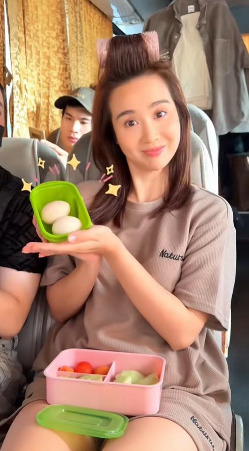 Huyền Lizzie ngoài 30 vẫn thon thả, đường cong nuột nà khiến fans mê mẩn nhờ đâu?-2