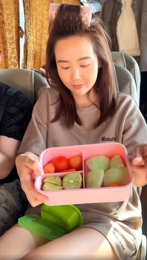 Huyền Lizzie ngoài 30 vẫn thon thả, đường cong nuột nà khiến fans mê mẩn nhờ đâu?-3