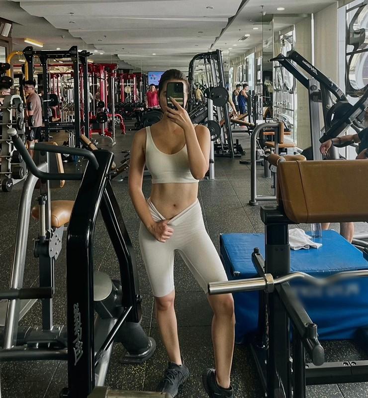 Huyền Lizzie ngoài 30 vẫn thon thả, đường cong nuột nà khiến fans mê mẩn nhờ đâu?-4