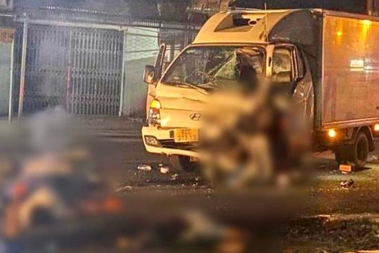 Vụ xe máy ‘kẹp’ 4 tông trực diện xe tải ở Đồng Nai: Nạn nhân gãy cột sống cổ