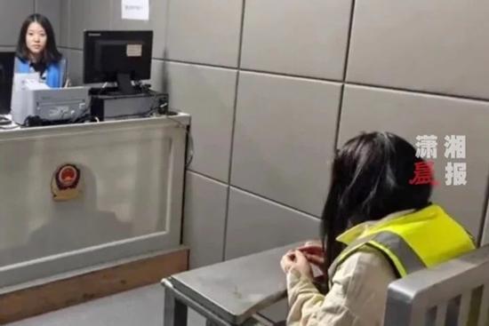 Quý bà 51 tuổi giả mạo gái trẻ hẹn hò với bạn của con trai, lừa 2,7 tỷ đồng