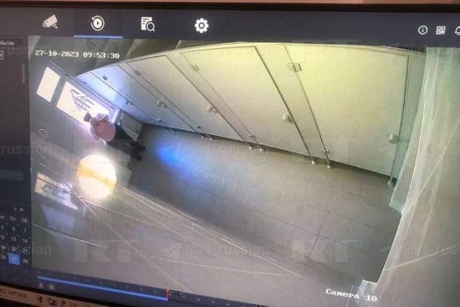 Trường học bị chỉ trích vì lắp camera trong nhà vệ sinh nữ-1