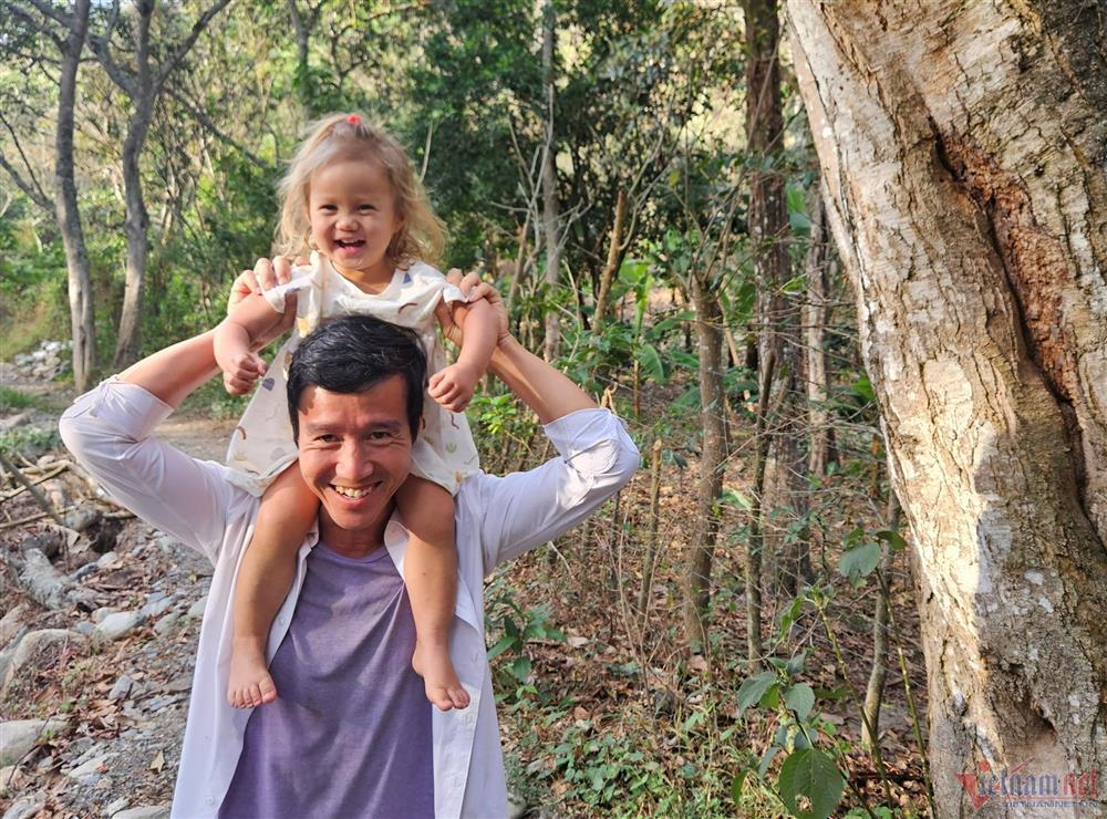 Cuộc sống nơi núi rừng của nàng dâu Mỹ yêu say đắm tiếng Việt-2