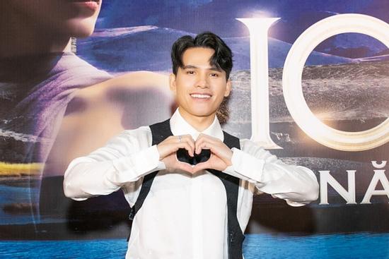 Quốc Thiên 'tập gym 10 năm' để quay MV ở Ấn Độ