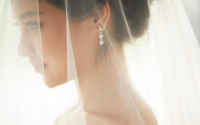 Đêm tân hôn, mẹ chồng bắt tôi ký vào giấy cam kết trong đau đớn-1