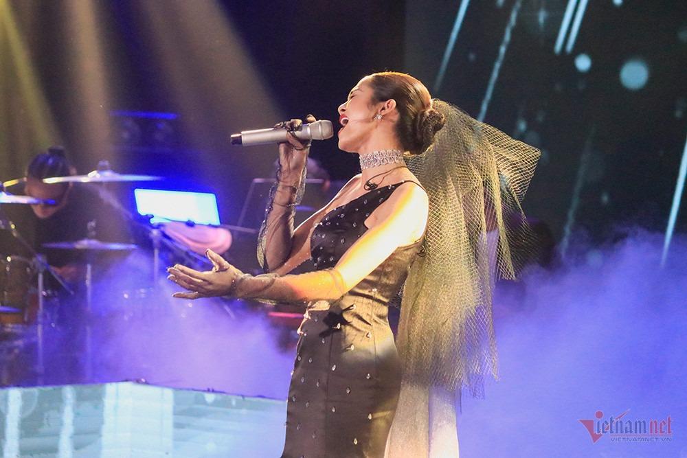 Cô bé nhà quê 1m74 Vũ Hiền Hellen cân nhắc thi hoa hậu sau Vietnam Idol-7