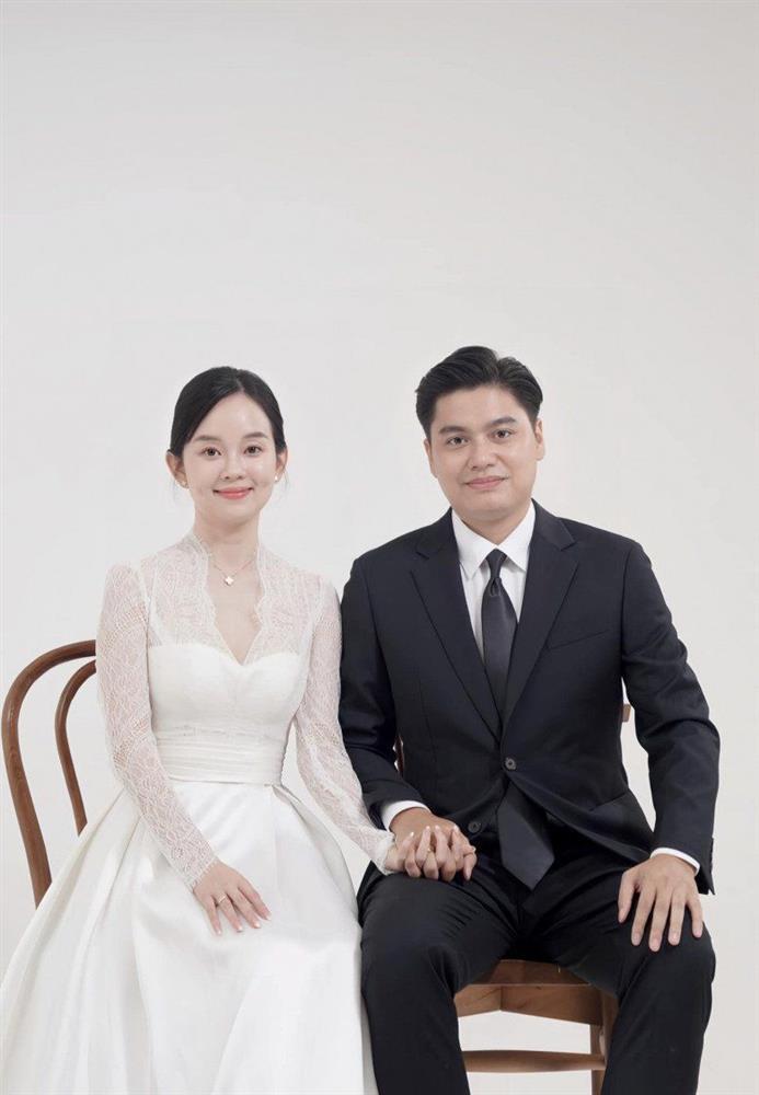 Sao Việt 4/9: Lý Nhã Kỳ thử váy cưới, Kim Tử Long hội ngộ vợ cũ thứ 2