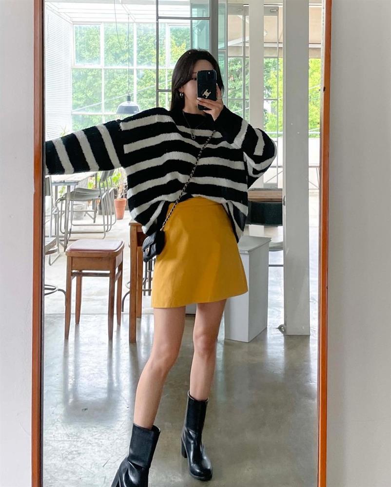 Áo kẻ ngang - xu hướng của mùa lạnh 2023 và 10 cách diện đẹp-5