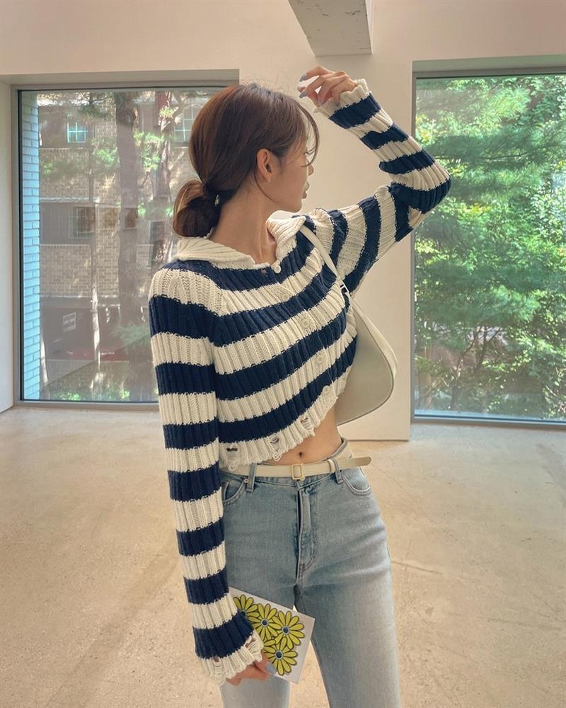 Áo kẻ ngang - xu hướng của mùa lạnh 2023 và 10 cách diện đẹp-7