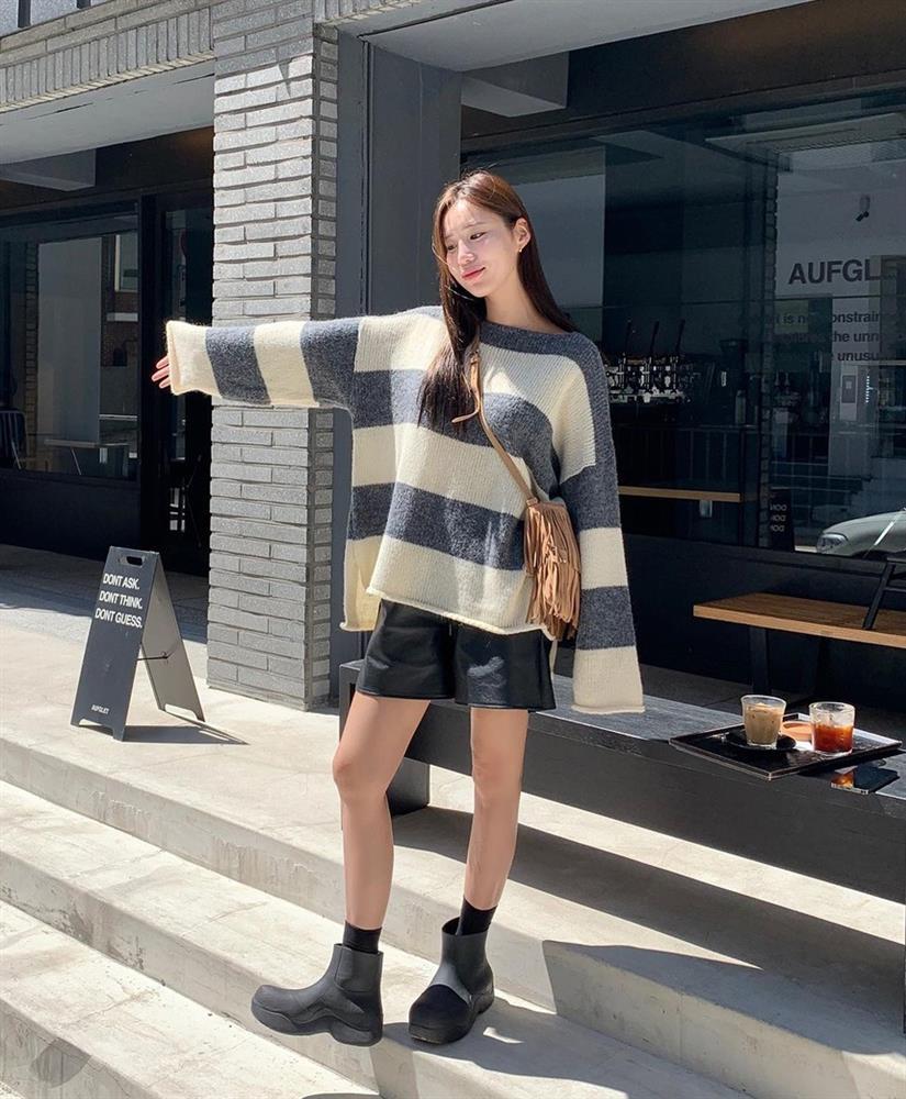 Áo kẻ ngang - xu hướng của mùa lạnh 2023 và 10 cách diện đẹp-8