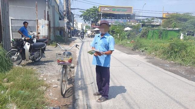 Cụ ông bị giật 72 tờ vé số ở TP.HCM-1