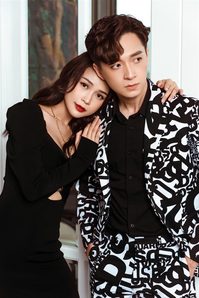 Sam ăn mừng lên chức mẹ bầu cùng hội bạn thân, Ngô Kiến Huy được nhắc về lời hứa 10 chỉ vàng-4