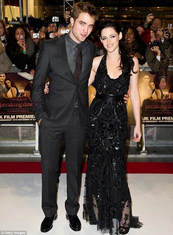 Jisoo (BLACKPINK) bắt chước Kristen Stewart để tham dự sự kiện cùng Robert Pattinson-4