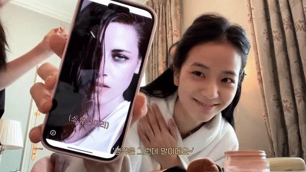 Jisoo (BLACKPINK) bắt chước Kristen Stewart để tham dự sự kiện cùng Robert Pattinson-2