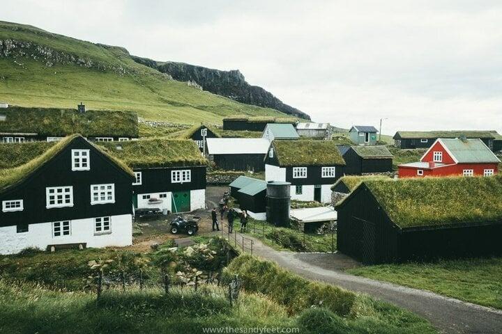 Mê mẩn vẻ đẹp yên bình đến siêu thực của quần đảo như tách biệt với thế giới-4