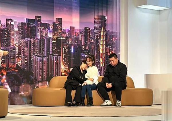 Con gái 3 tuổi mất tích khi mua búp bê, mẹ làm điều đặc biệt sau 32 năm gặp lại-3