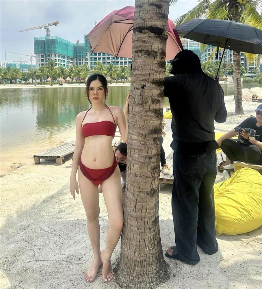 Ảnh hậu trường nóng bỏng của chân dài Ngọc Trinh sau biến cố tình cảm với cầu thủ trẻ-3