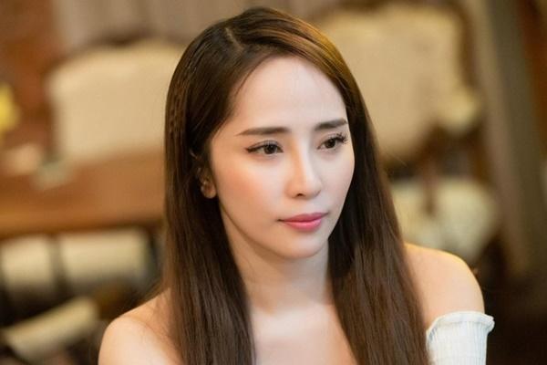 Quỳnh Nga khoe eo thon hội ngộ chị đẹp Hồng Nhung-8