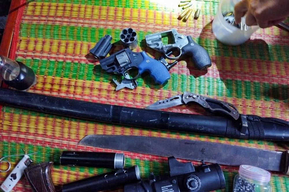 Bắt tạm giam đối tượng cầm đầu băng nhóm đánh nhau, tàng trữ hung khí-2