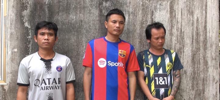 Khởi tố 11 thanh niên chém 3 người bị thương ở An Giang-1