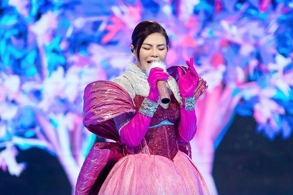 Ca Sĩ Mặt Nạ: Cún Tóc Lô lộ diện, là ca sĩ khiến Hà Trần, Thu Minh phải nhắn tin cho ban cố vấn-6