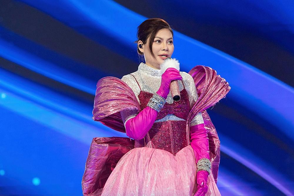 Ca Sĩ Mặt Nạ: Cún Tóc Lô lộ diện, là ca sĩ khiến Hà Trần, Thu Minh phải nhắn tin cho ban cố vấn-3